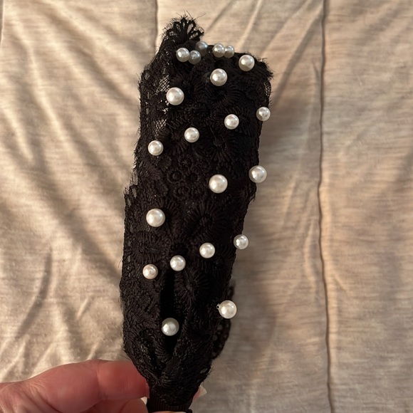 New Girls Black Lace and Pearl Studded Headband - Picture 2 of 6